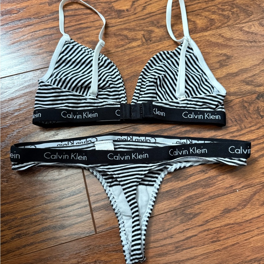 Calvin Klein Intimate Set - Picture 2 of 3